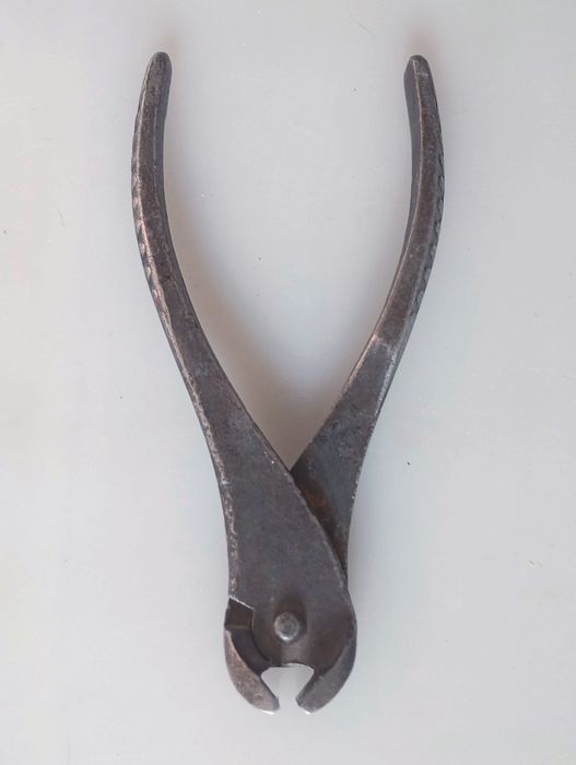 Клещи-кусачки старинные. СССР.