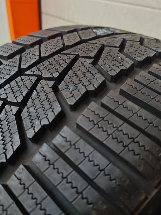 Зимни гуми 2 броя CONTINENTAL WinterContact TS860S 245 35 R19 дот 3720