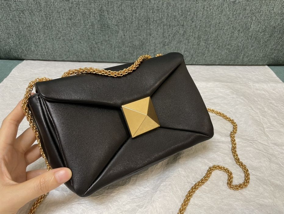 Geanta Valentino one stud 19cm negru, tip Premium