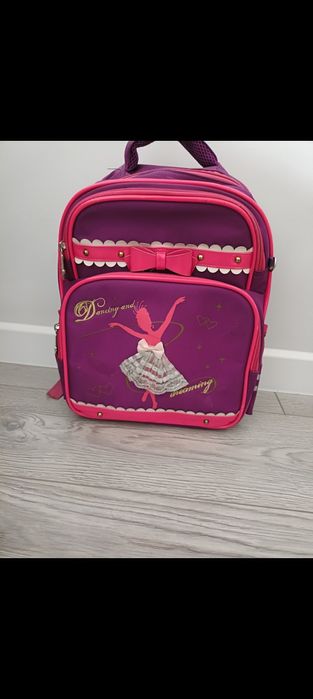 Школьный рюкзак целый