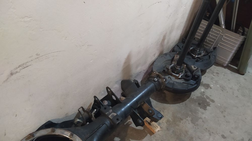 Продам задний мост в сборе на Делику