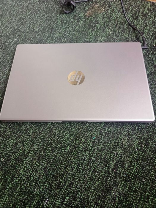 HP Ryzen 5 , 8/512