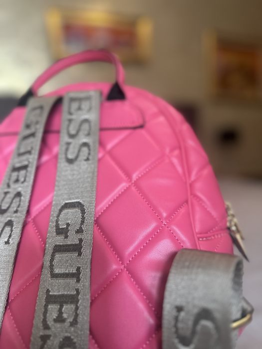 Розова раница Guess