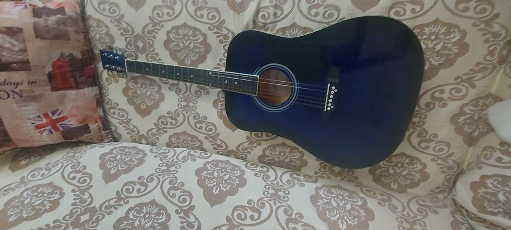 Продам гитару.Аккустическая