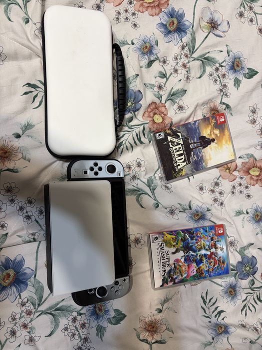 Nintendo switch oled + Игры + Чехол + Кейс