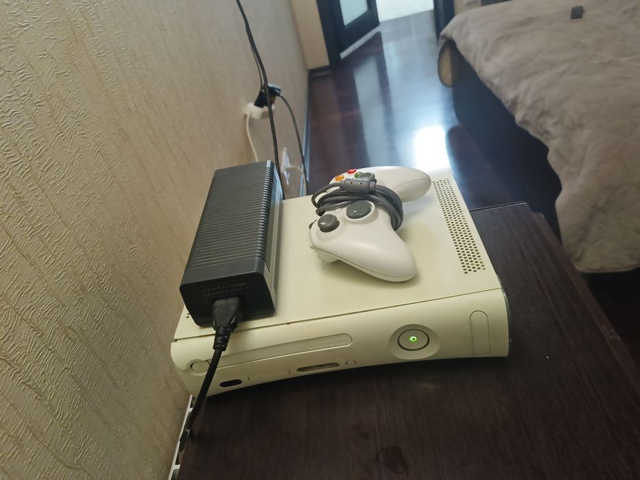 Продам Xbox 360.