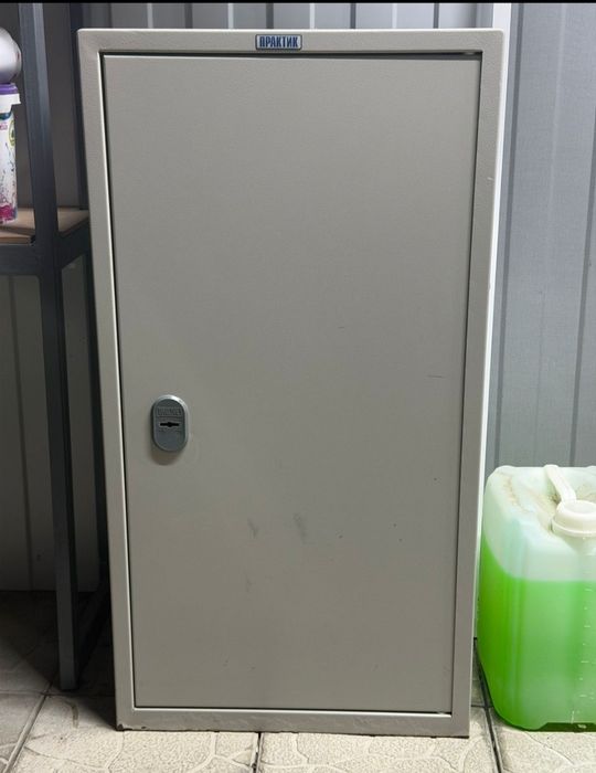 Продам сейф металлический