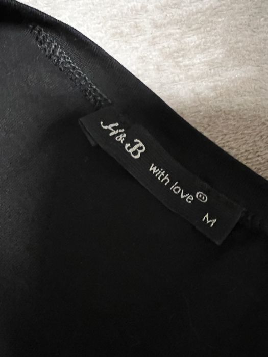 Интересна черна тениска