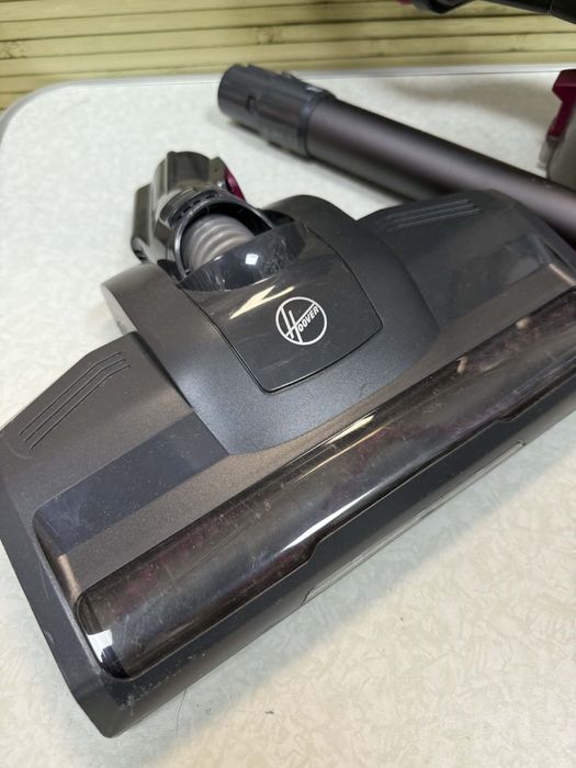 Вертикална прахосмукачка Hoover HF1