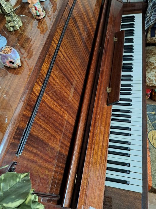 Фортепиано "Lirika"