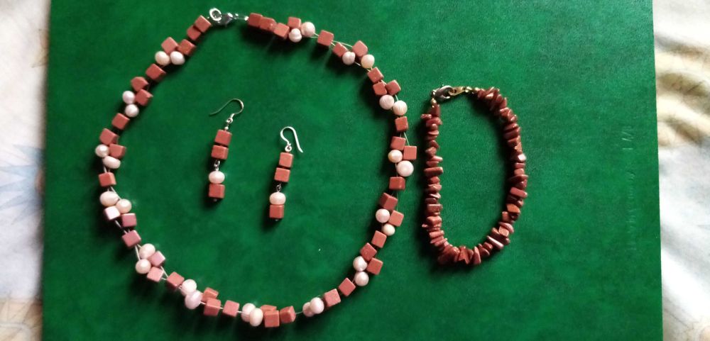 Margele, bratara si cercei pietre semipretioase si imitatie de perle