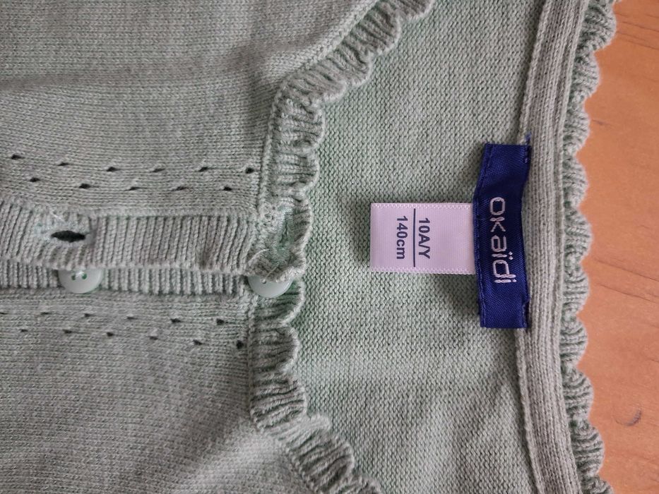 Поличка и две жилетки за момиченце на 6-7 години