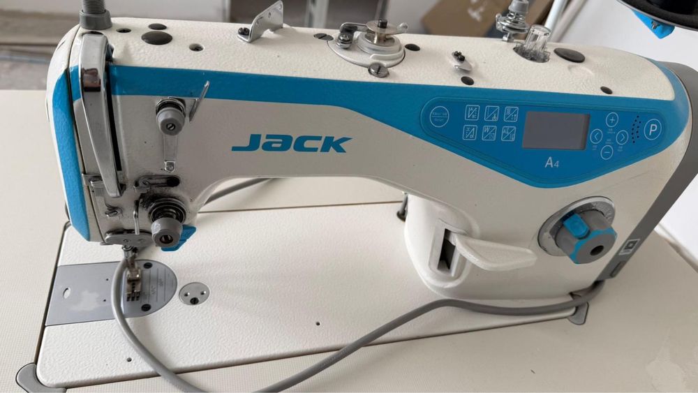 Masini de cusut Jack