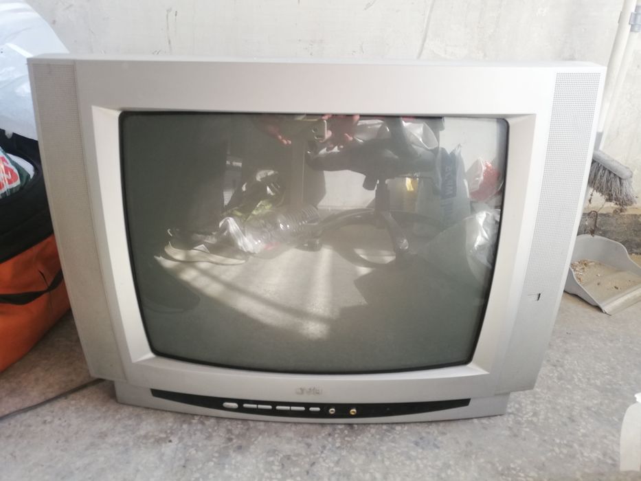 Телевизор JVC с дистанционно