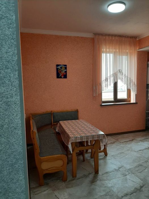 Сдаётся светлая уютная квартира на долгий срок.