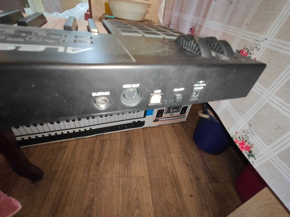 Midi клавиатура Alesis VI61