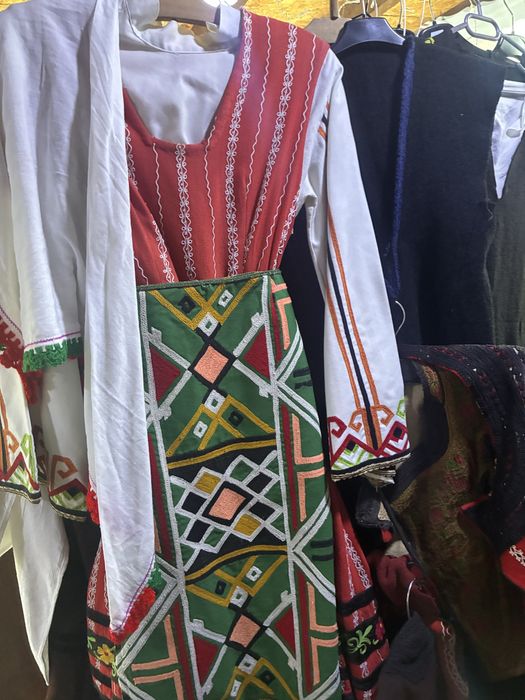 Мъжки и женски носии носия