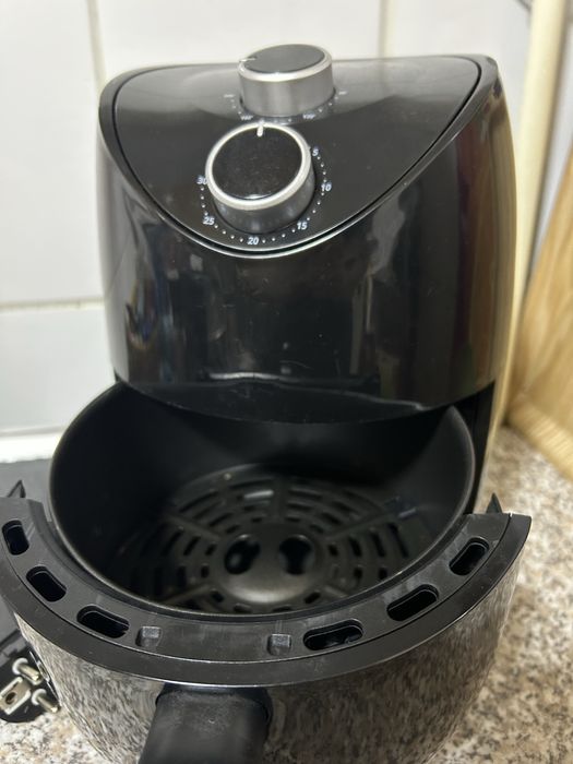 Air fryer / Friteuză cu aer cald