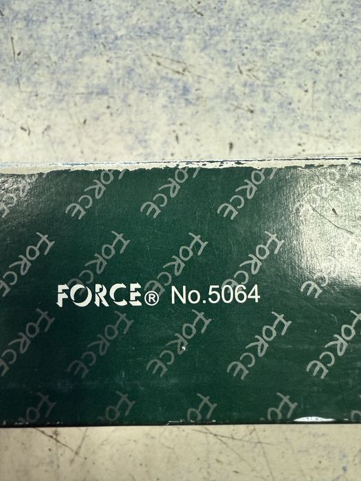 Ударна отверка Force с 4 накрaйника