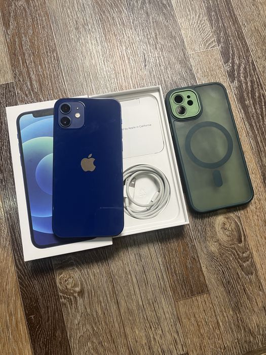 Продам телефон Айфон 12 128G