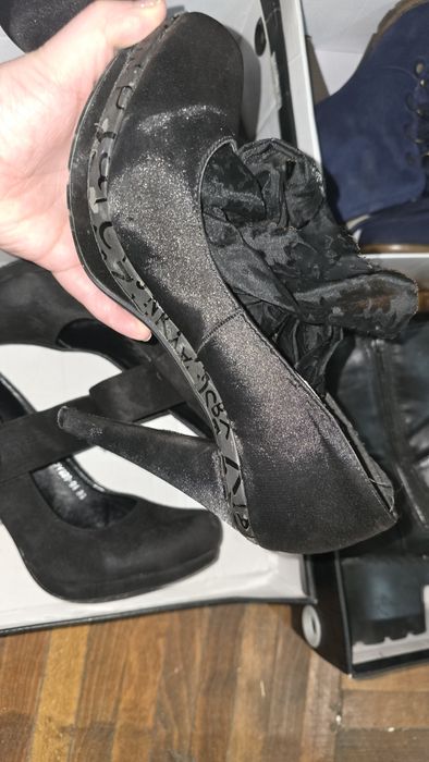 Încălțăminte toc