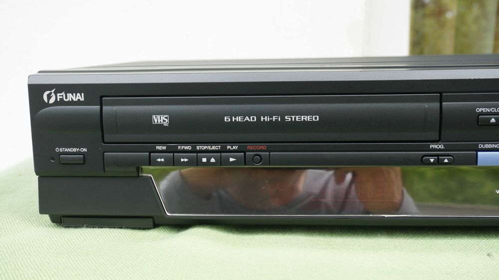 DVD recorder combo VHS marca FUNAI model W4A-A1480 stereo Hi-Fi