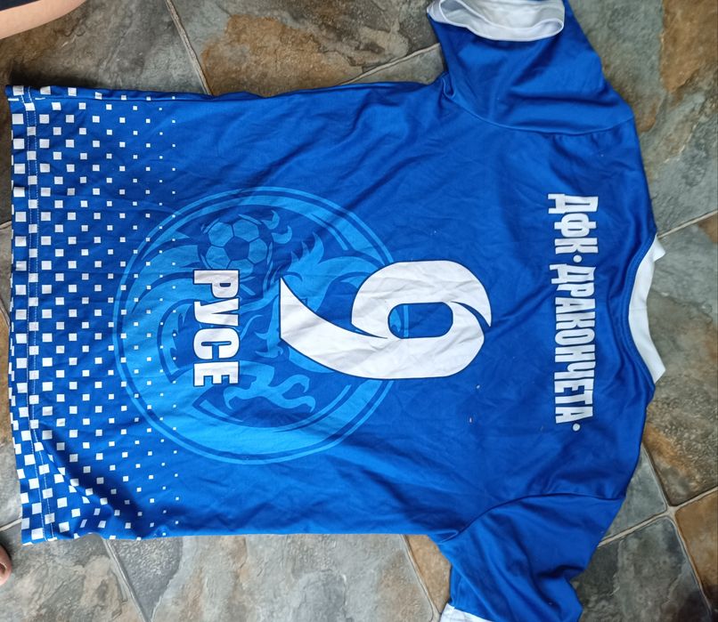 Два футболни екипа за момче- на Дунав и Байерн