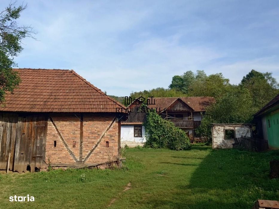Teren intravilan si cladiri in Lunca