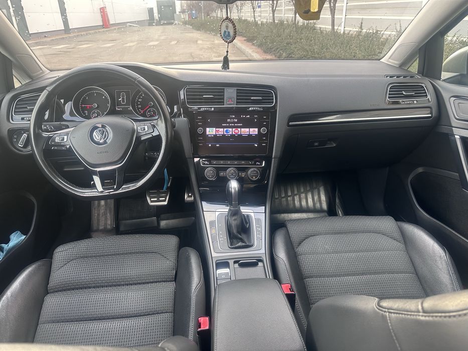 Golf 7 2.0 TDI DSG 2014 – Full dotări, întreținut, distribuție nouă