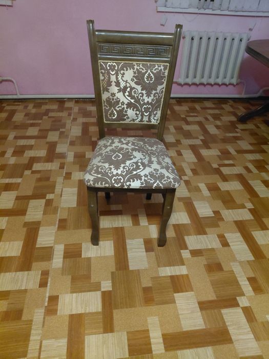 Стол, стулья 14 штук.