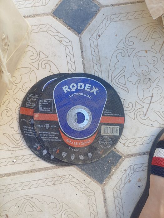 Отрезной диск по металлу RODEX SRM18180