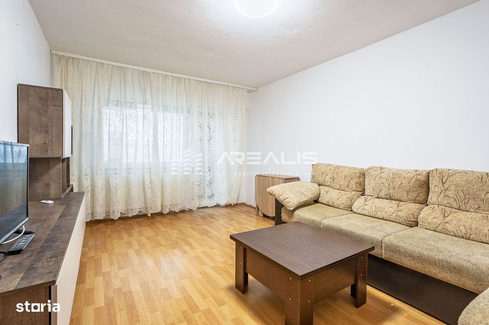 De închiriat -Apartament 3 camere, decomandat, zonă centrală