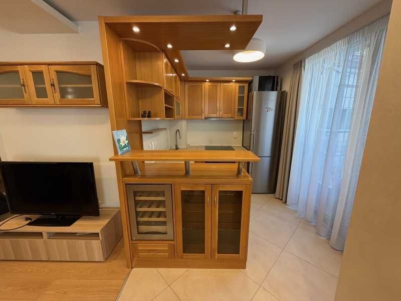 Дава се под наем Тристаен апартамент в София, Витоша - 85 кв.м за 987.36 € - Снимка #2