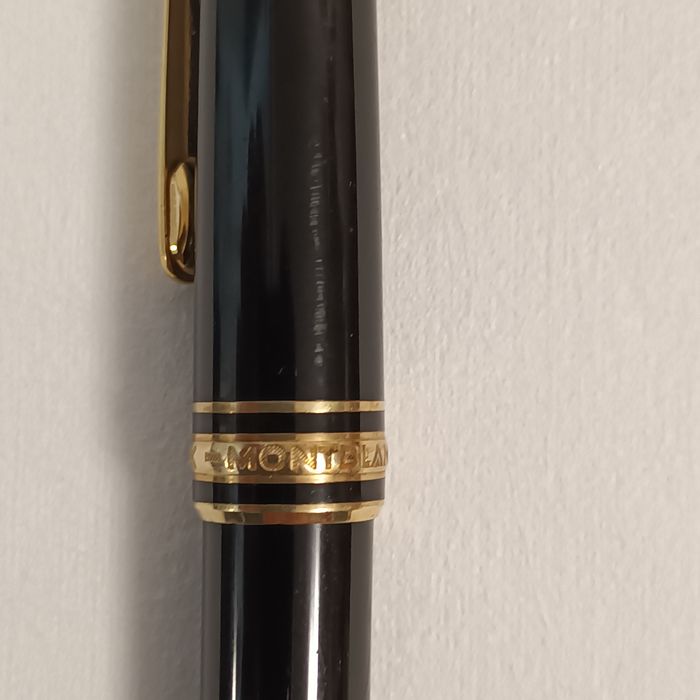 Stilou  Montblanc  meisterstuck