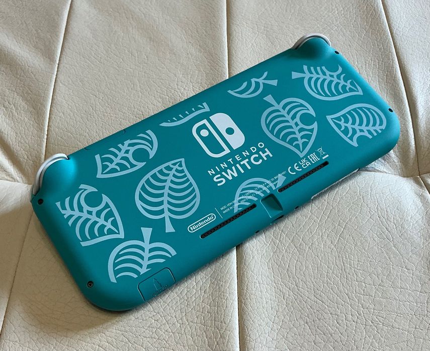 Nintendo Switch Lite + БГ гаранция + подаръци