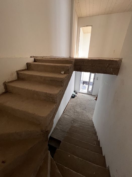 Sotiladi Evrokottedj Kibray Naberejniy 93 000$ 1,2sot 253kv 3 etaj