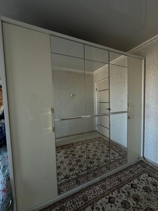 Продам большой шкаф