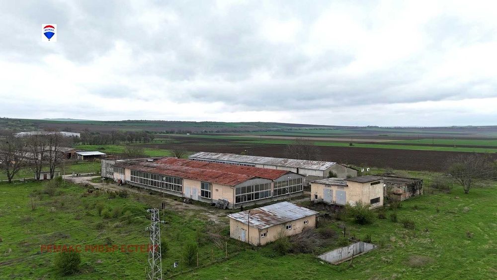 Производствено-Складова база за продажба  с. Новград