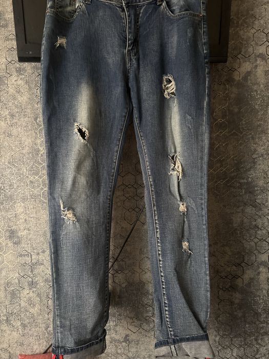 Продам джинсы новые  прямые и б/у рваные ZARA