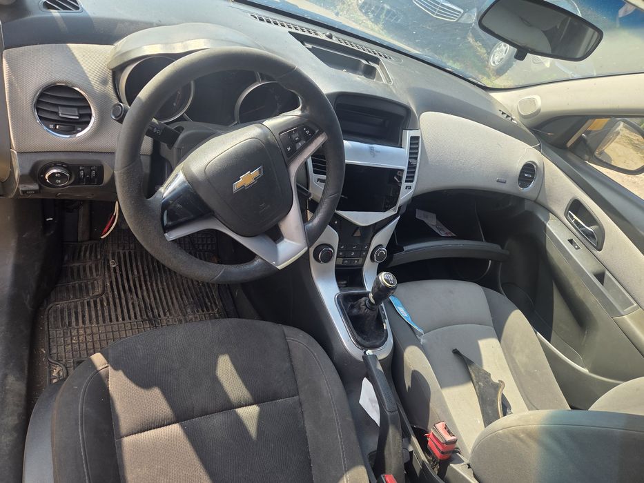 Chevrolet Cruze 1.8i на части