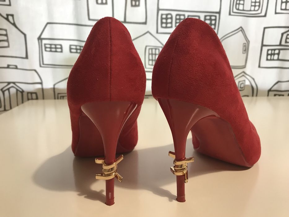 Продавам велурени обувки на висок ток - 30 лв.