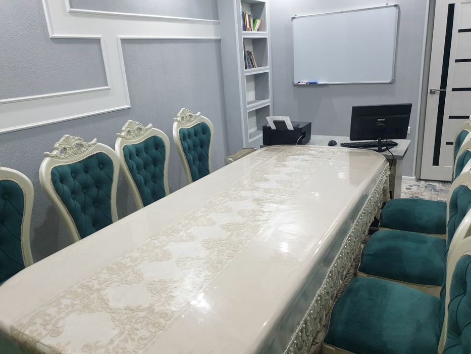 Срочно продаётся стол стулья в идеальном состоянии