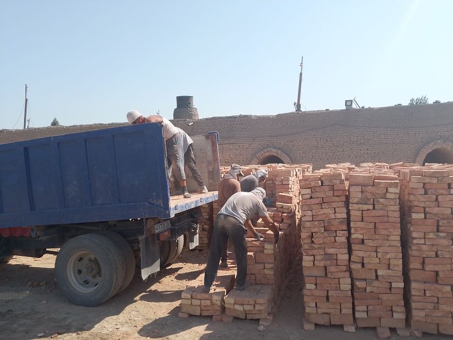 Пишган гишт сотилади, етказиб берилади.