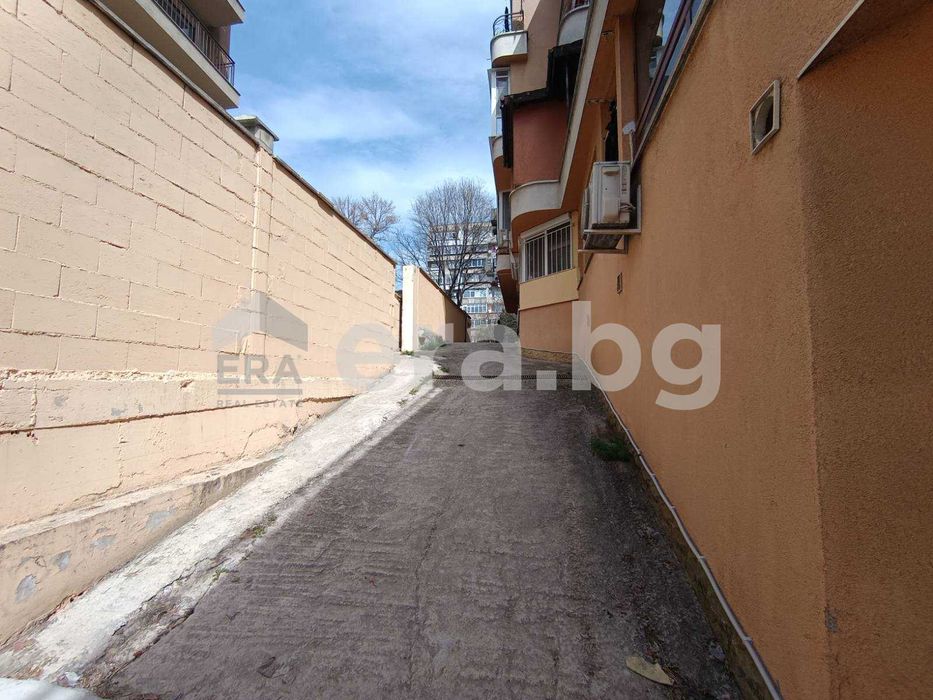 Закрито паркомясто в подземен паркинг в район"Погреби"