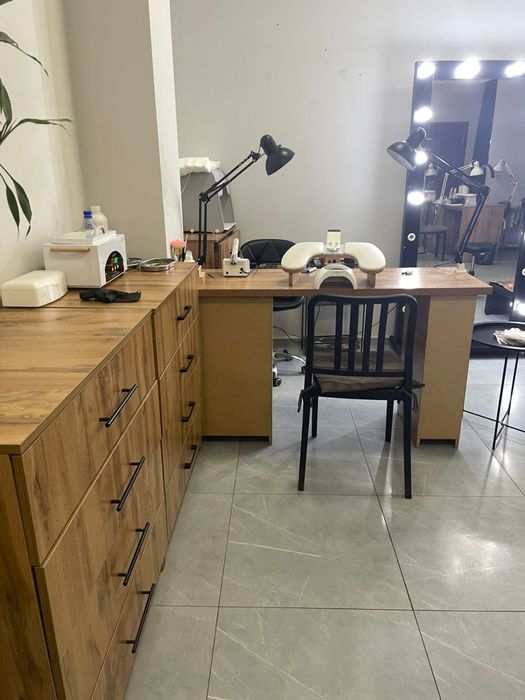 Сдаётся маникюрный стол