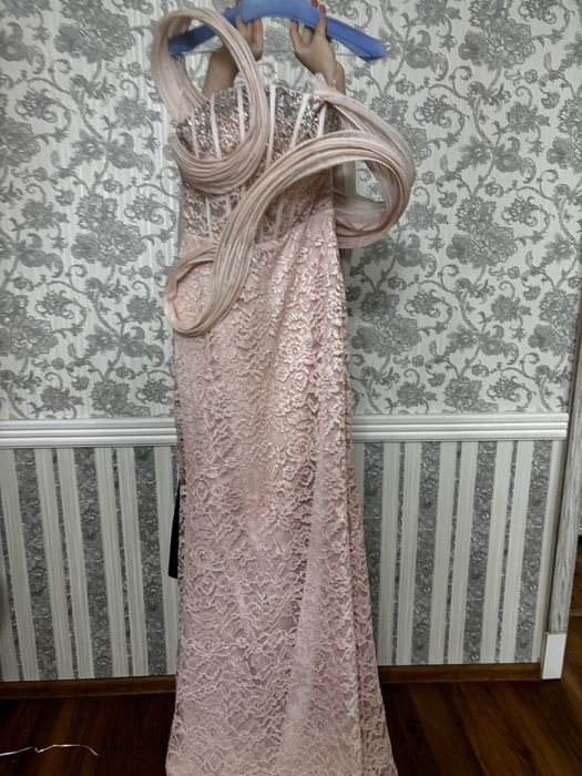 вечерние платья.