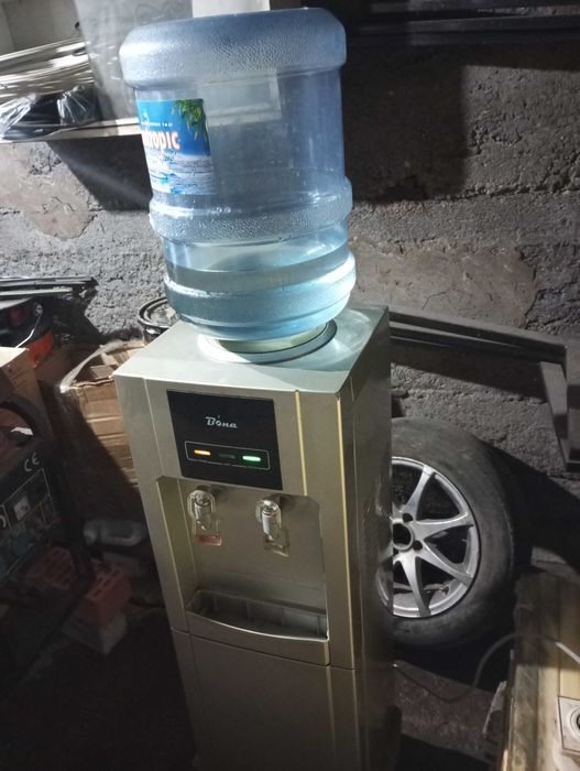 Кулер для воды с морозильником