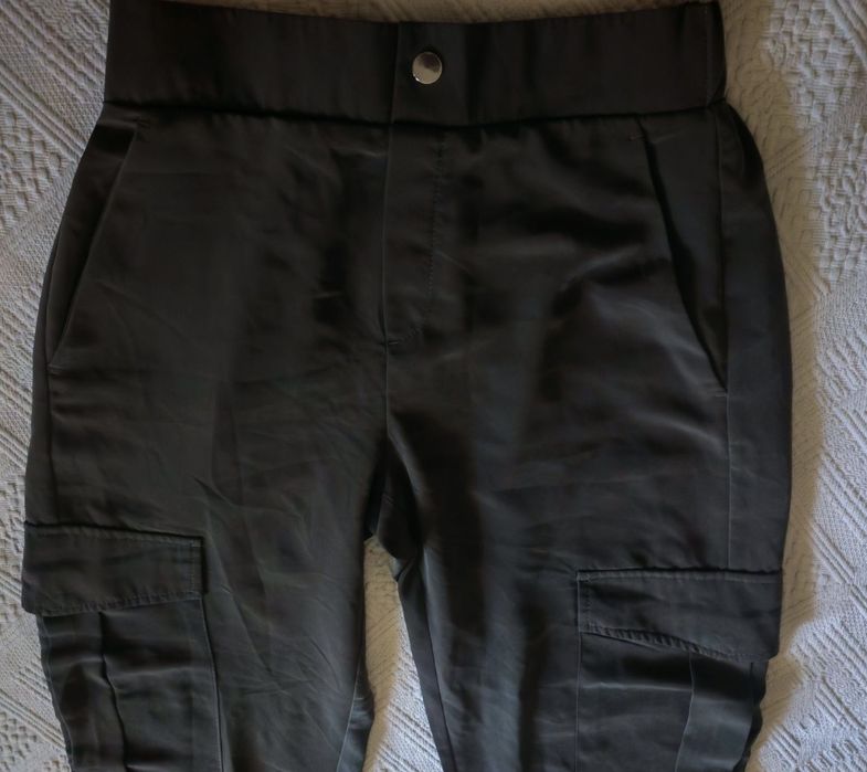 Pantaloni Zara marimea XS,purtati o data, impecabili.