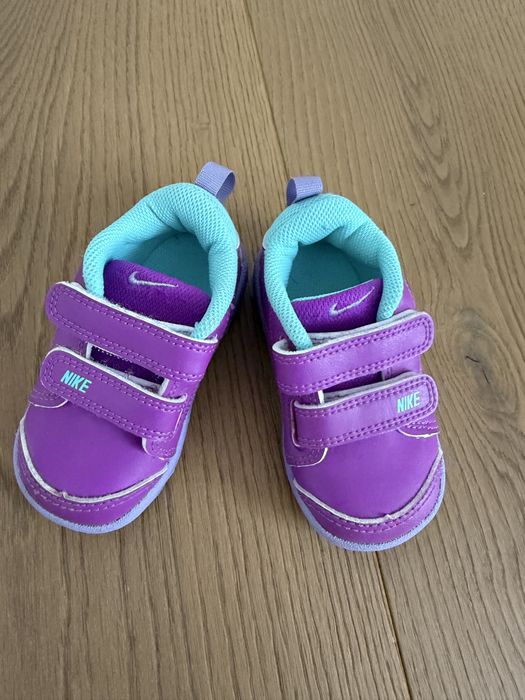 Adidasi Nike, marimea 20