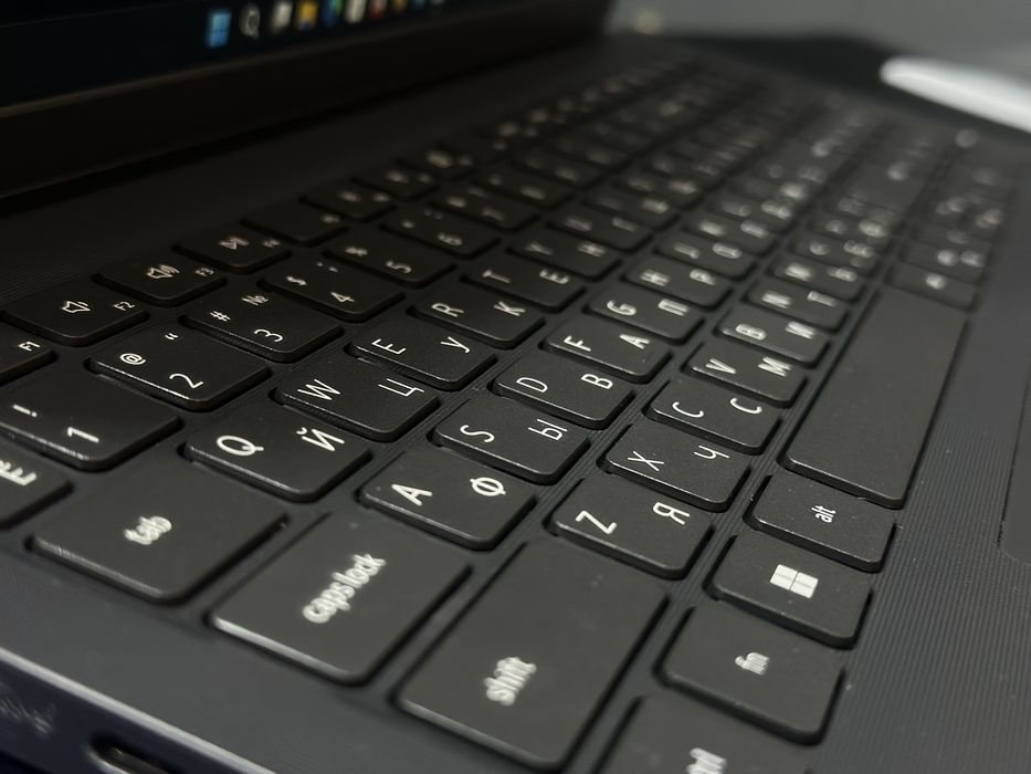 Офисный ноутбук Dell Intel Core i5-1334U